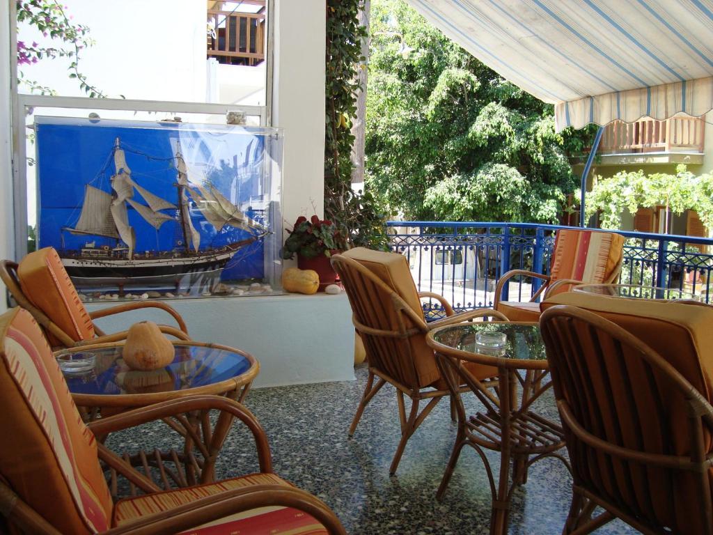 Отель Vakhos Naxos City Экстерьер фото
